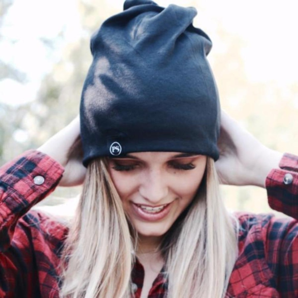 PEEK-A-BOO BEANIE | BLACK